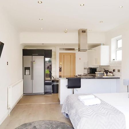 Cogie Abode Bed and Breakfast Enfield Buitenkant foto