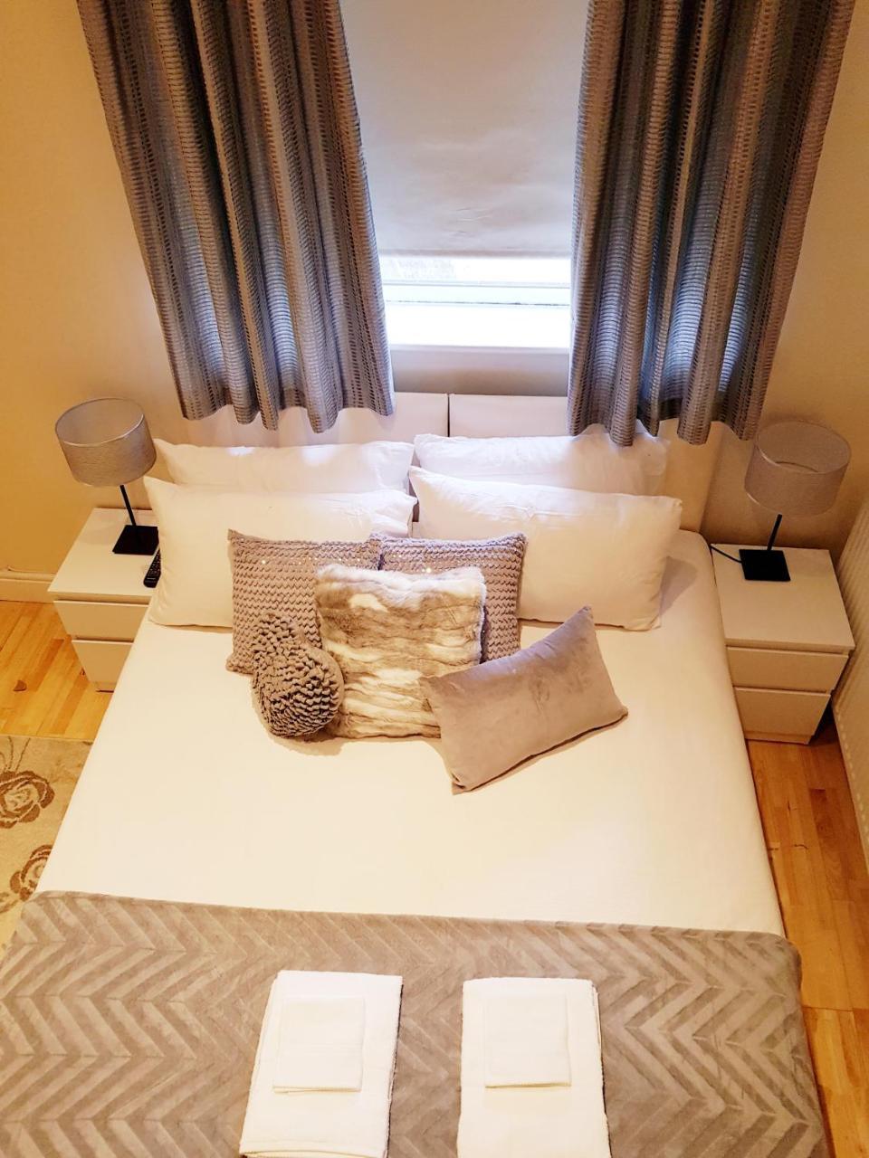 Cogie Abode Bed and Breakfast Enfield Buitenkant foto
