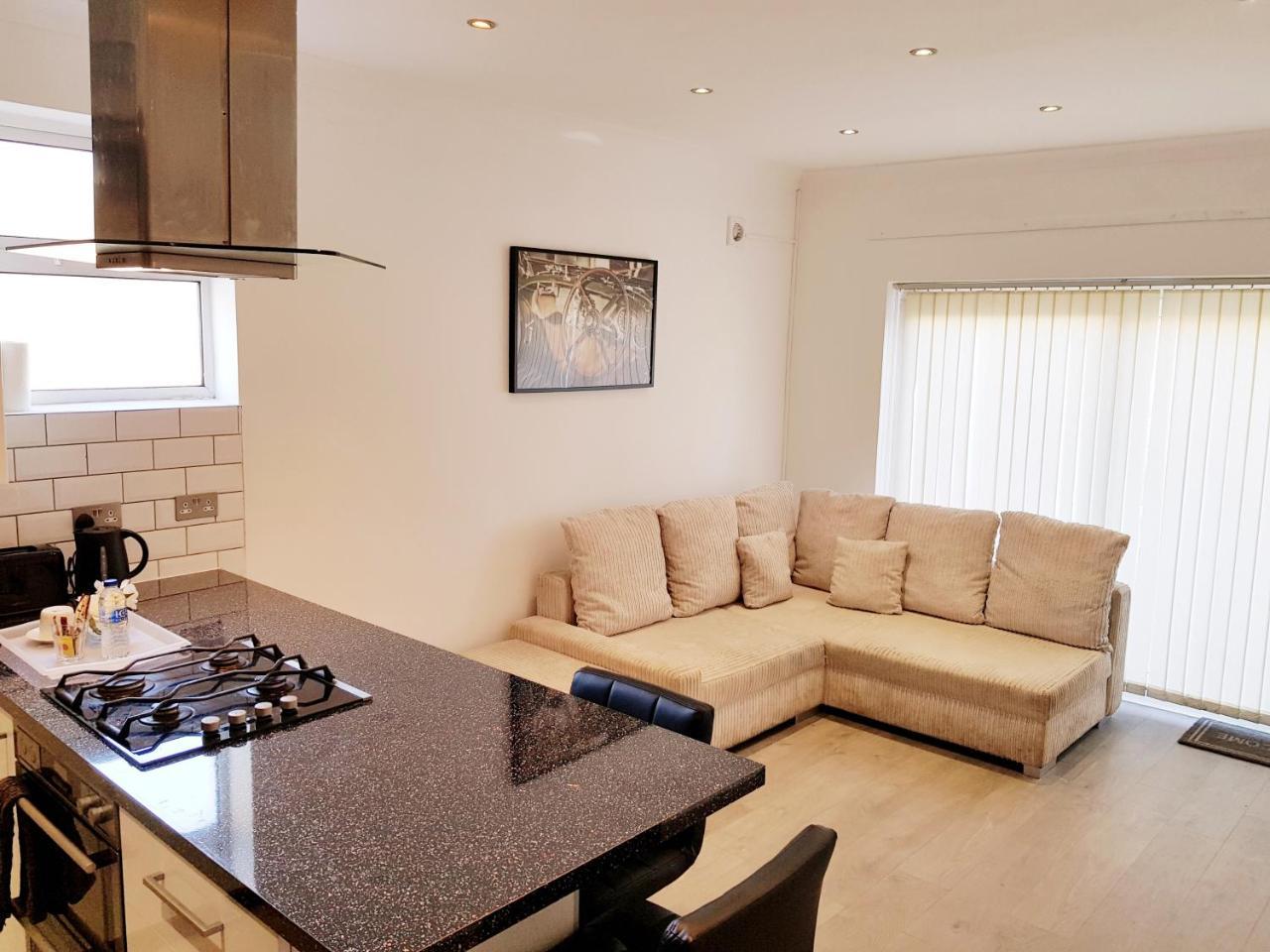 Cogie Abode Bed and Breakfast Enfield Buitenkant foto